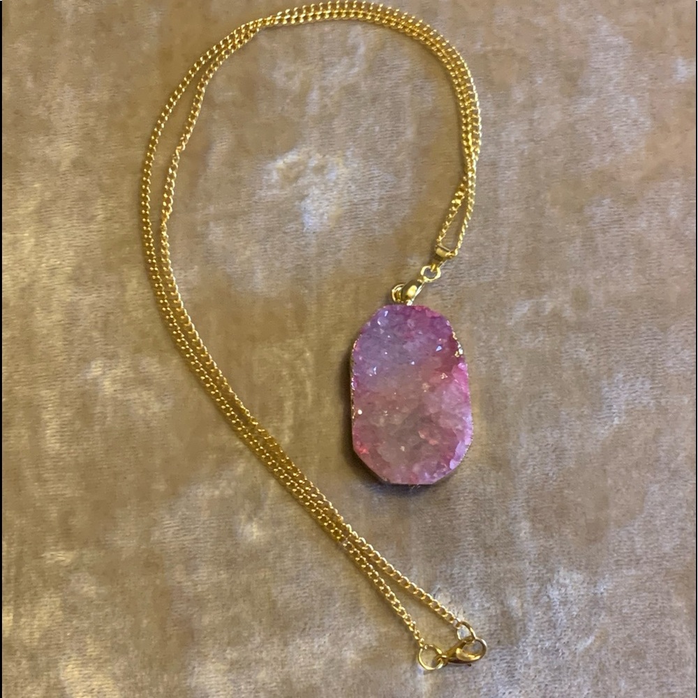 Pretty Pink Druzy Crystal Pendant Gold Edges with Gold Chain Necklace NEW